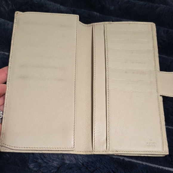 Gucci Beige Wallet with Gold Accent - Picture 3 of 12